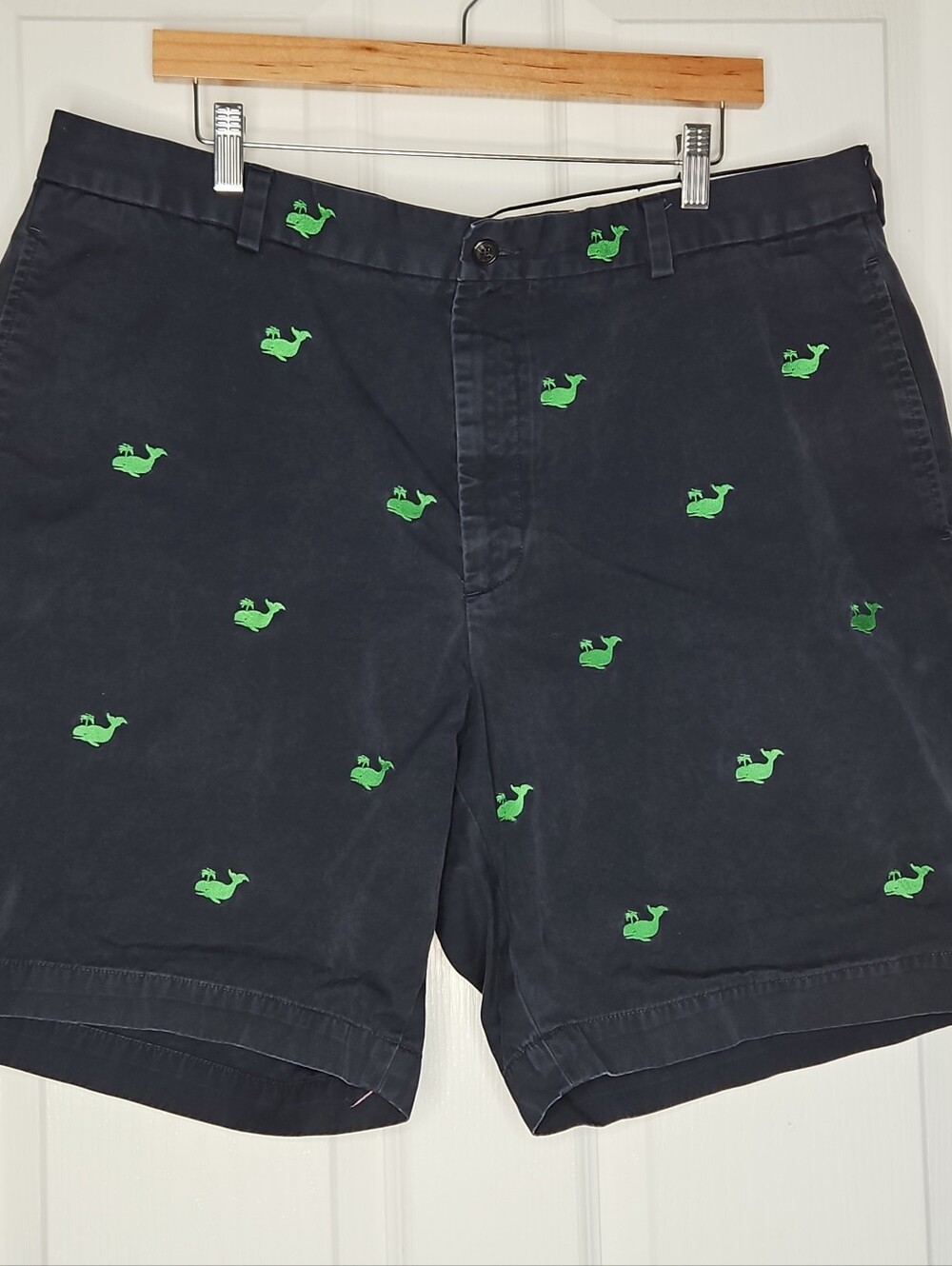 Brooks Brothers Men’s 40 Shorts Green Embroidered Whales Navy Flat Front Preppy